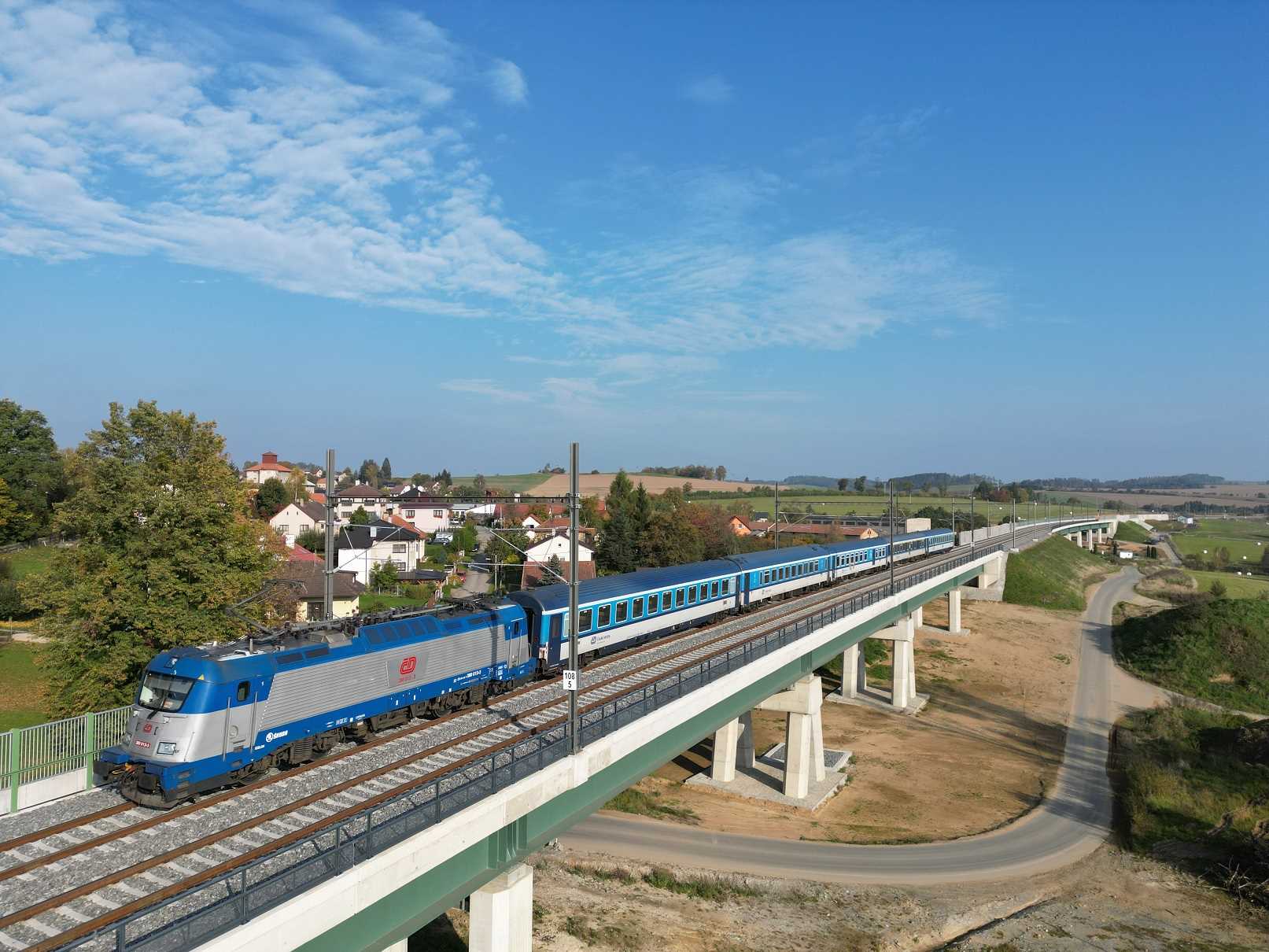 Expresy a rychlíky mezi Prahou a Českými Budějovicemi jezdí od 11. prosince 2022 v rekordně krátkých cestovních časech.