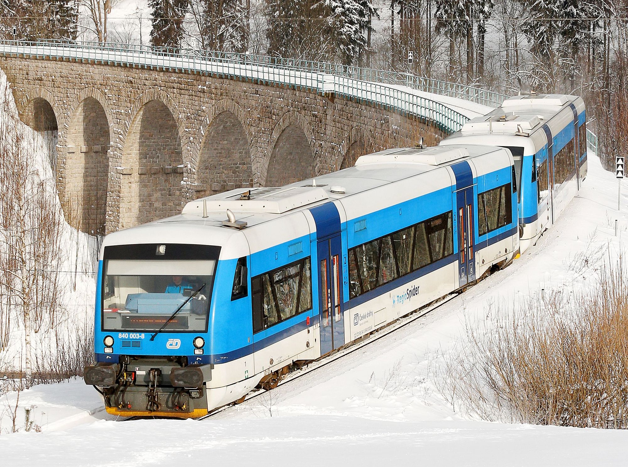 Motorové vozy RegioSpider poblíž Smržovky v Jizerských horách