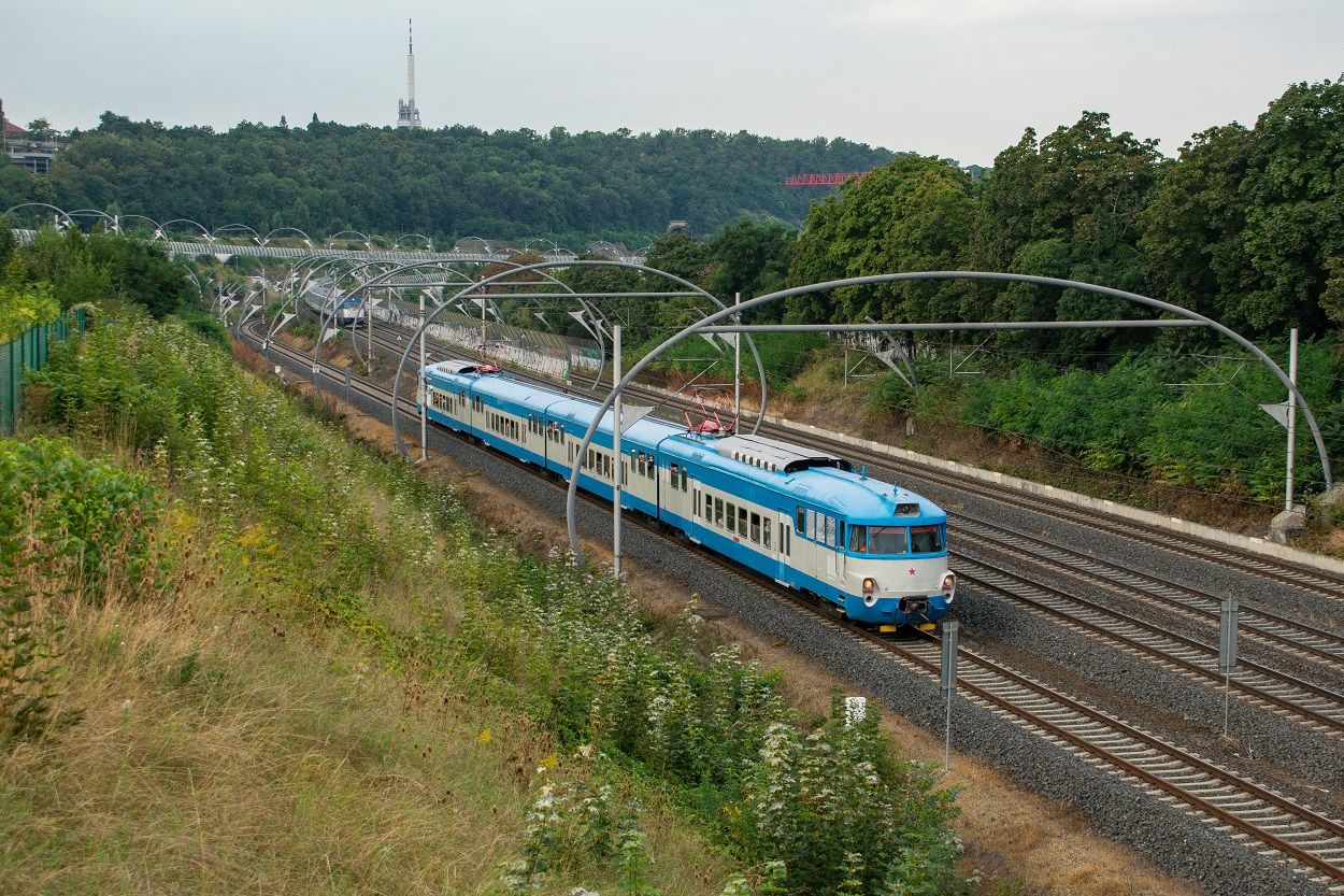 Během Regionálního dne PID sveze cestující dnes již historická elektrická jednotka řady 475.1, tzv. "žabotlam"