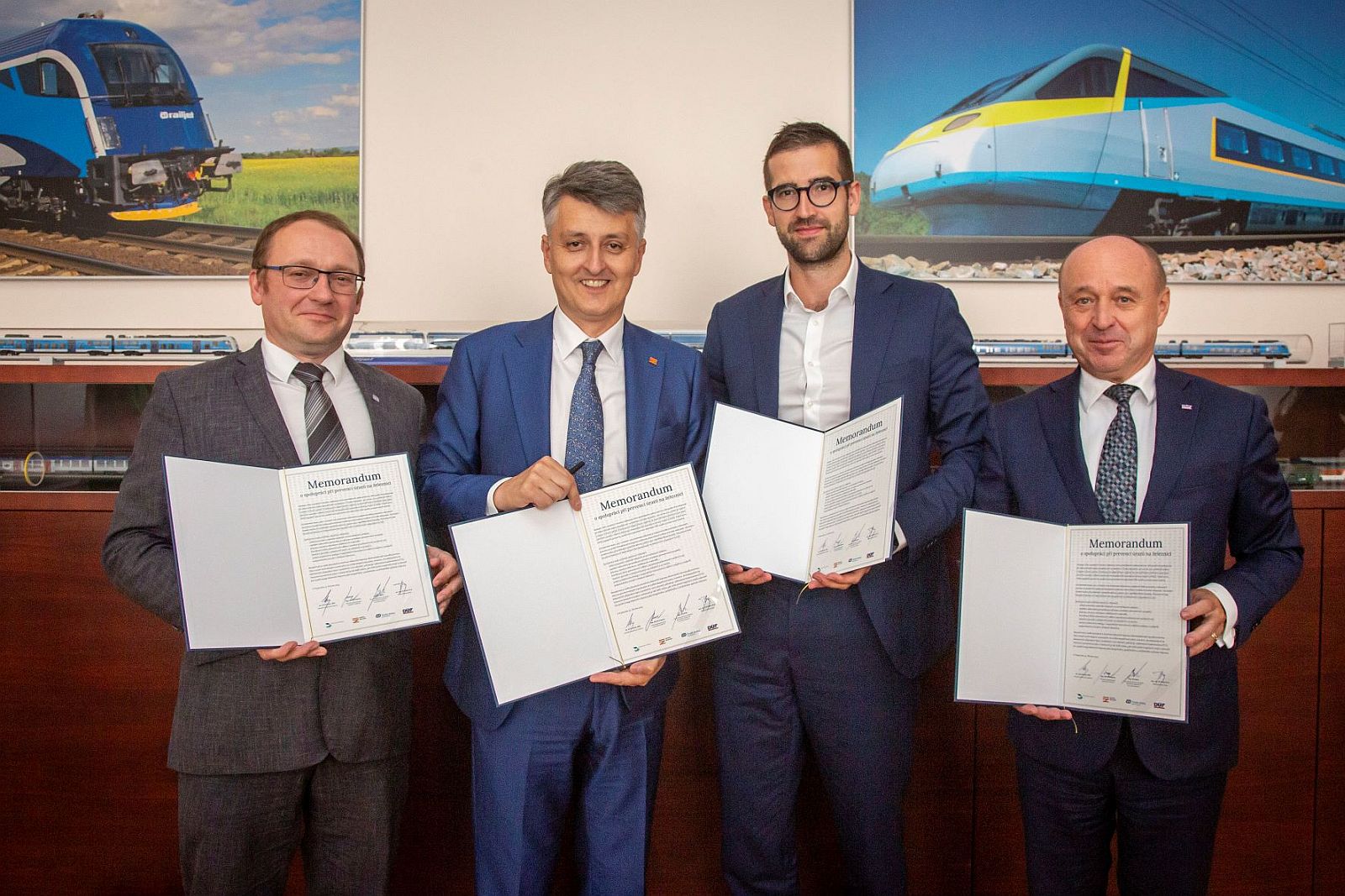 Zástupci ČD, SŽ, DÚ a MD podepsali memorandum o bezpečnosti na železnici