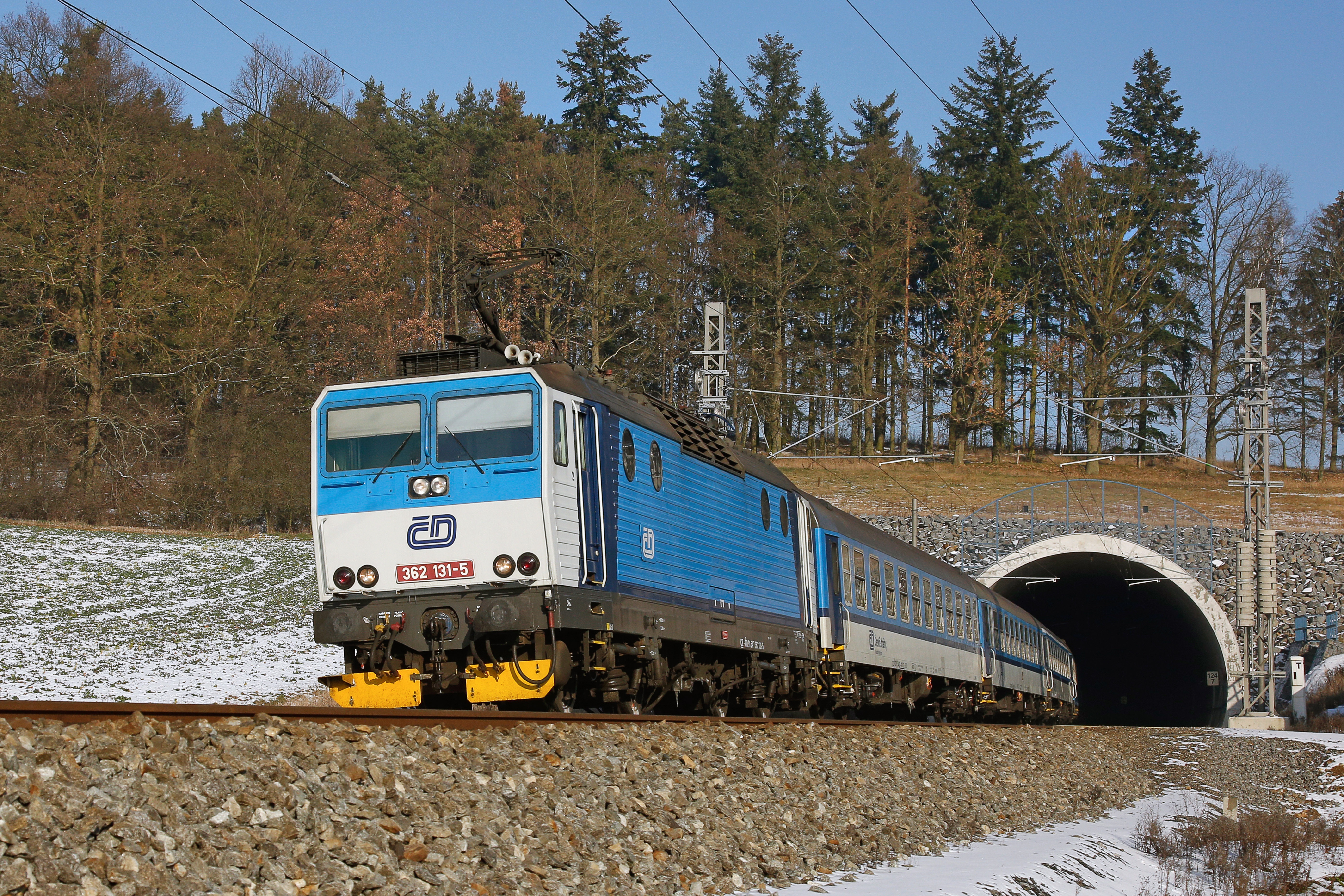 Train of the R17 Line