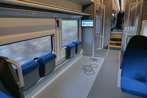 Interiér 2. třídy s prostorem pro kočárky a invalidní vozíky v nových jednotkách RegioFox