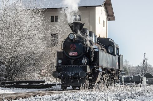 Parní lokomotiva Všudybylka (354.195)